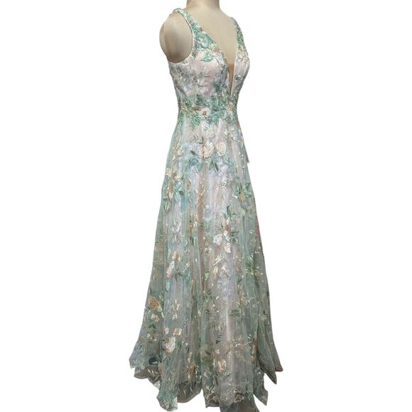 Mac Duggal Floral Embroidered Gown Size 4 NWT Beaded Mesh Formal Dress 79329 - Picture 7 of 11